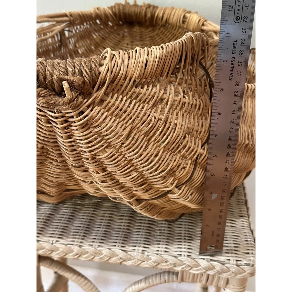 Lg Vtg Handwoven Wicker Gathering Buttock Basket Primitive Egg Farmhouse Decor